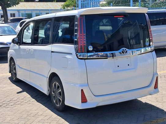 Toyota NOAH 2019 White 7-Seater Petrol Van image 6