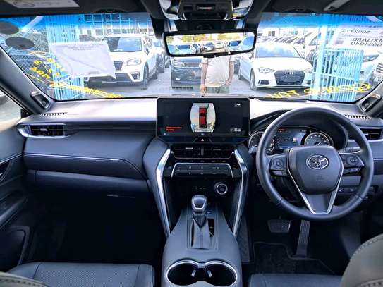 Toyota Harrier Black Sunroof 2021 image 4