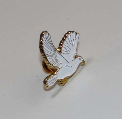 Dove of Peace Lapel Pin Badge image 2