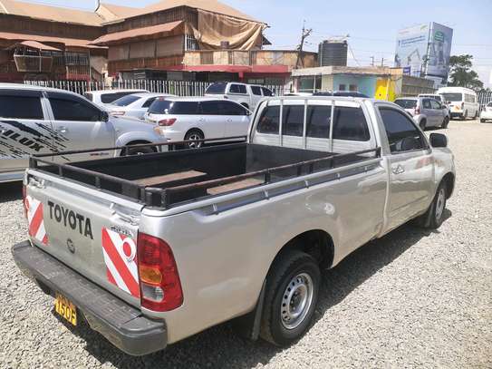TOYOTA HILUX LOCAL image 6