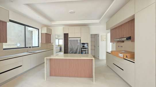 5 Bed Townhouse with En Suite at Lavington image 18