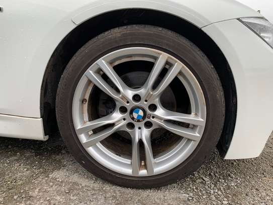 BMW 320I Year 2014 Automatic Transmission Pearl White image 4