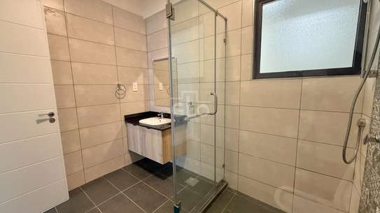 1 Bed Apartment with En Suite in Valley Arcade image 11