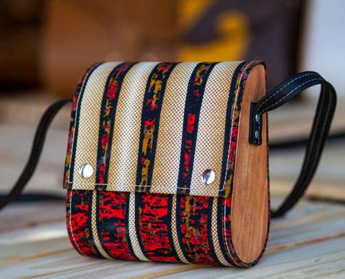 Ankara and wood handbag. image 2