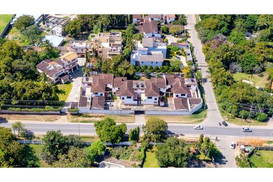 4 Bed Townhouse with Staff Quarters in Nyali Area image 10