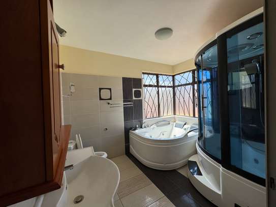 Serviced 3 Bed Apartment with En Suite in Kilimani image 10