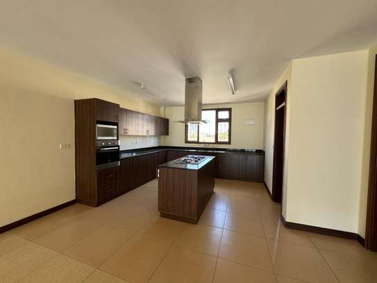 3 Bed Apartment with En Suite in Riverside image 5