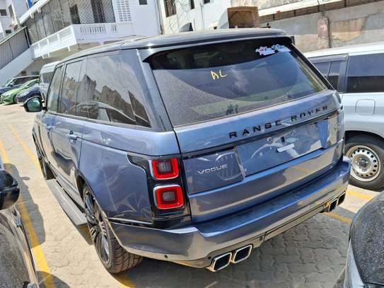 Land Rover Vogue Blue 4x4 2018 image 14