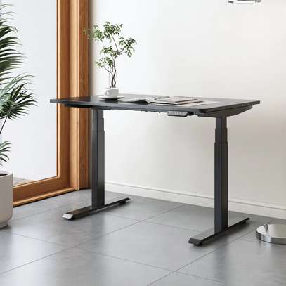 Office table: Luxury Electric Single Motor Table image 2