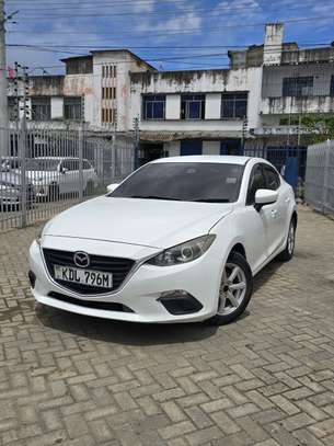 Mazda Axela image 4