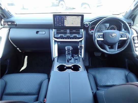 2023 TOYOTA LAND CRUISER ZX image 6