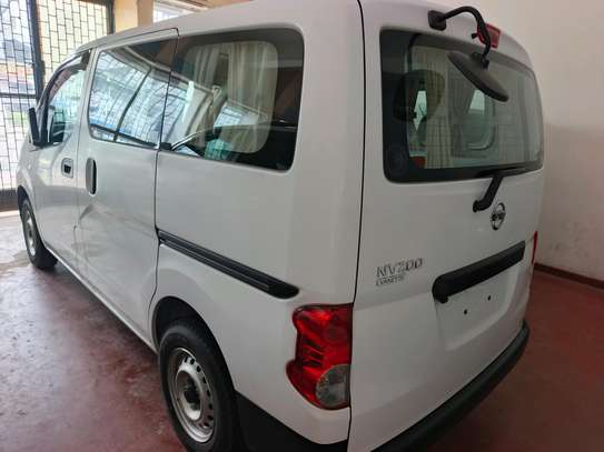 Nissan NV200 image 9