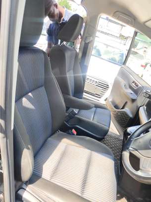 Toyota Voxy black Si 2018 image 4