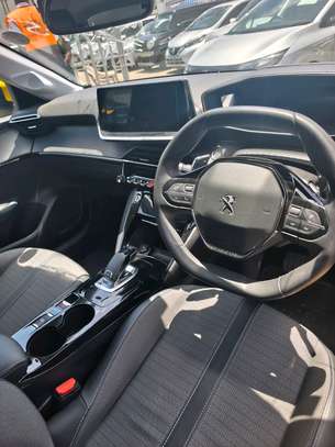 Peugeot 208 image 6