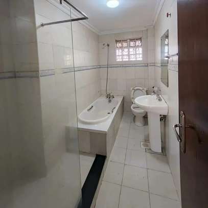 🏡 Elegant 4 Bedroom Villa To Let in Kileleshwa image 7