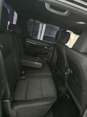 Toyota Hillux Double cabin image 5