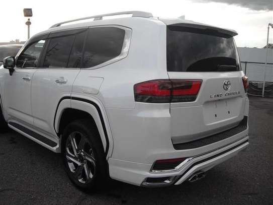 2022 TOYOTA LANDCRUISER image 3