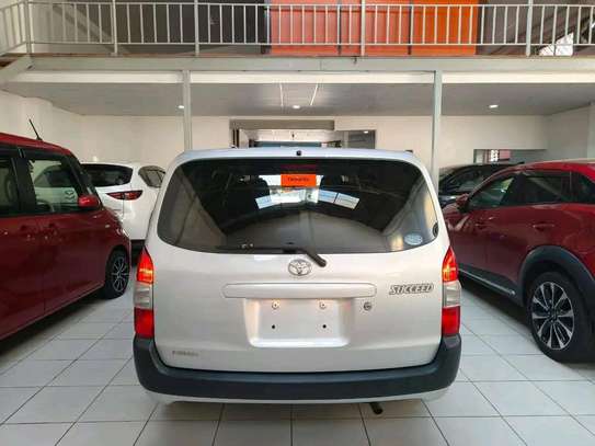 Toyota succeed Txg image 10
