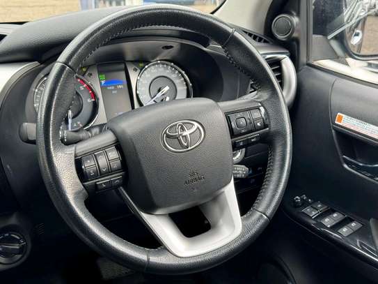 2021 Toyota Hilux image 8