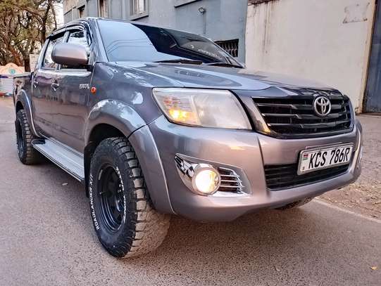 TOYOTA HILUX DOUBLE CAB MANUAL LOCALLY ASSEMBLED image 5