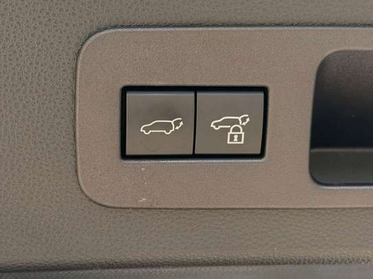 2022 Lexus LX600 image 2