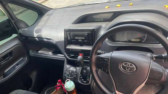 TOYOTA NOAH 2016MODEL 8 SEATER 2WD image 10