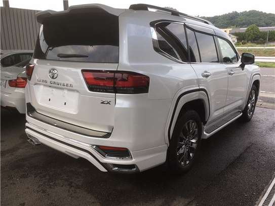 2022 TOYOTA LAND CRUISER ZX image 9