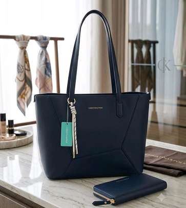 CLASSY 2-IN-1 LADIES HANDBAG SET – NEW ARRIVAL! 🖤👜 image 2