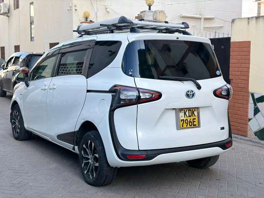 Toyota sienta 2wd 2015 7 seater image 10