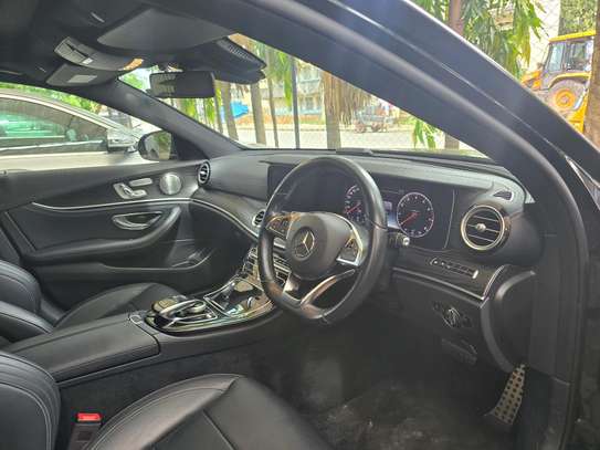 MERCEDES-BENZ E200 image 11