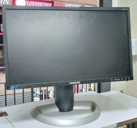 22 inch sumsung monitor (wide). image 1