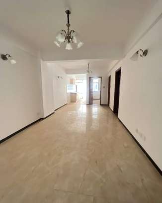 1 Bed Apartment with Gym in Kilimani image 10