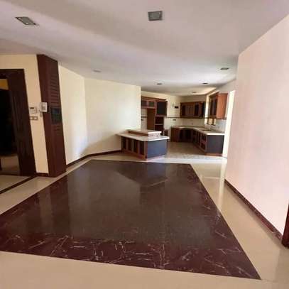 4 bedroom apartment all ensuite in kilimani with a Dsq image 8