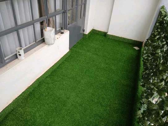 Well fitted grass carpets image 2