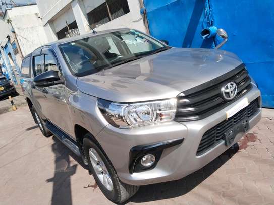 Toyota Hilux Double cabin auto diesel image 1