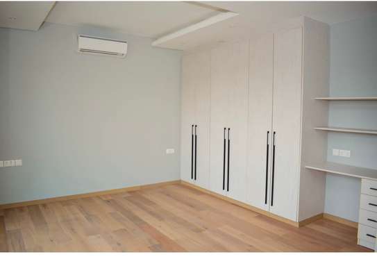 3 Bed Townhouse with En Suite in Spring Valley image 10