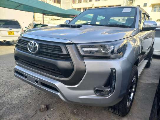 TOYOTA HILUX DOUBLE MANUAL 4WD image 9