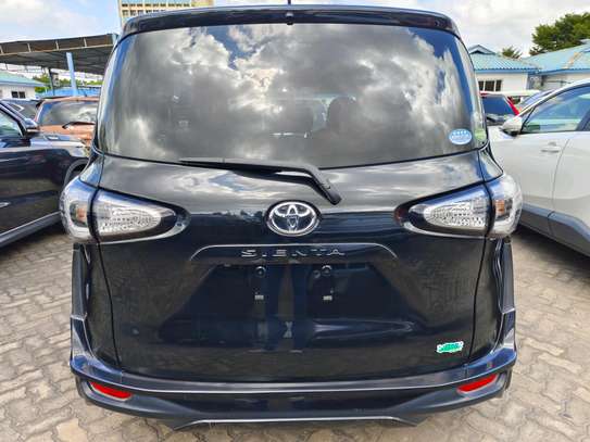 Toyota sienta black Hybrid 2017 image 8