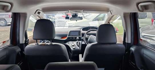 Toyota Sienta hybrid Redwine 2019 7 seater image 10