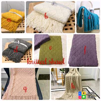 *knitted throw blanket / shawl with tassles image 1