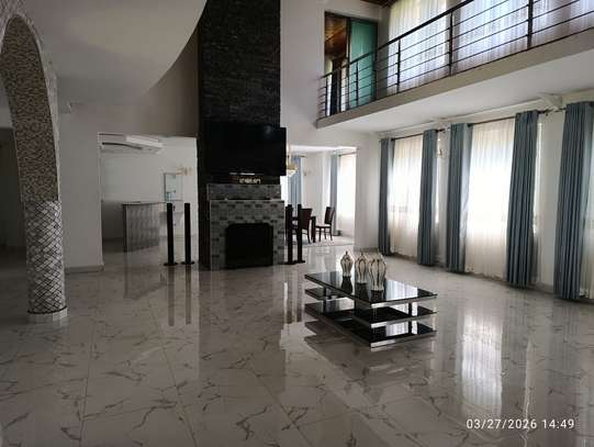 6 Bed Townhouse with Garden at Windy Ridge image 1