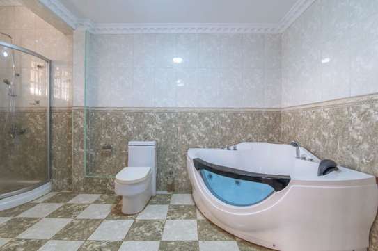 6 Bed House with En Suite in Thika Road image 3