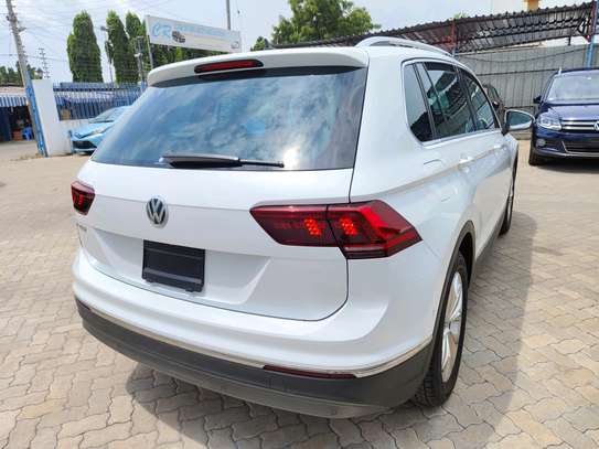 Volkswagen Tiguan white 2018 Sunroof image 1