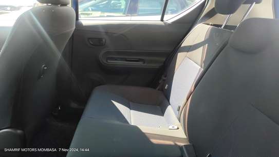 Toyota Aqua hybrid 2018 image 6