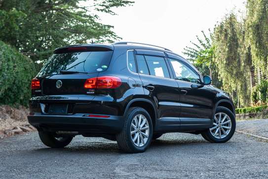 2016 Volkswagen Tiguan Black image 4