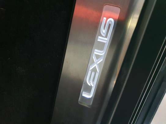 Lexus lx570 image 5