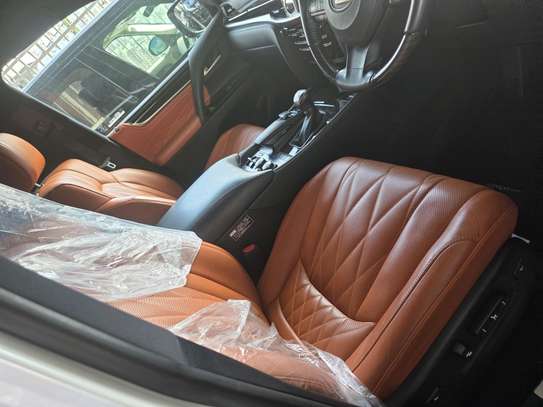 Lexus 570 image 7