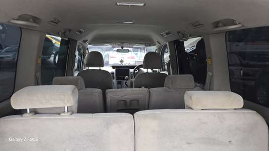Toyota Noah KCE image 3