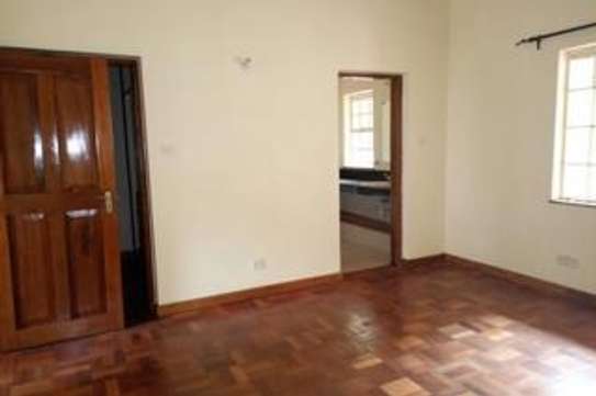 5 Bed Townhouse with En Suite at Lone Tree image 12
