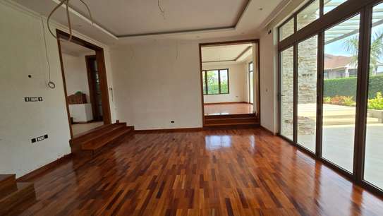 4 Bed House with En Suite in Kiambu Road image 10